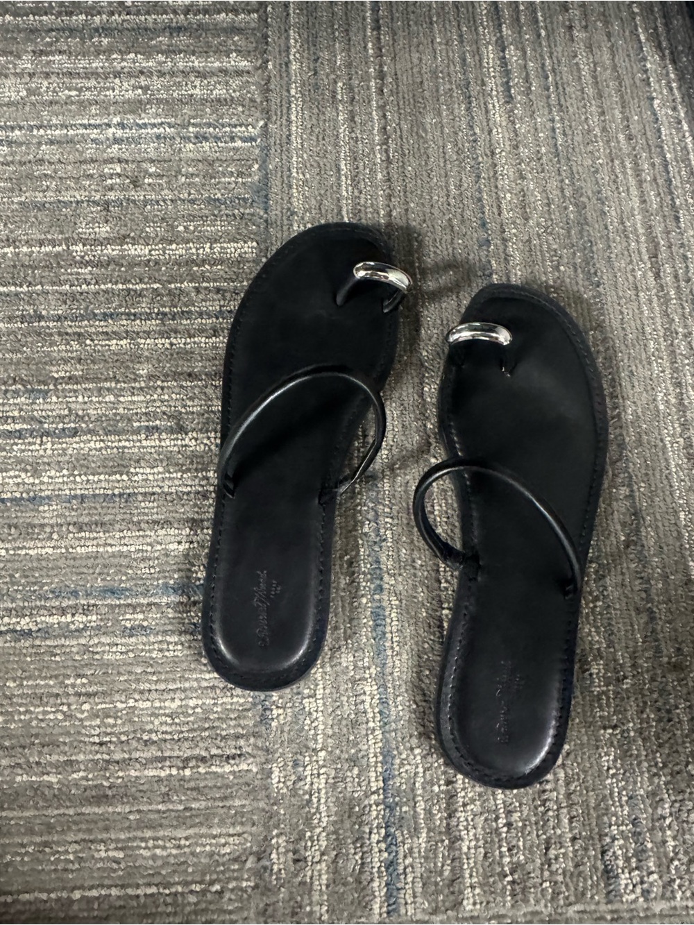 Black Women's Toe-Ring Slide Sandals